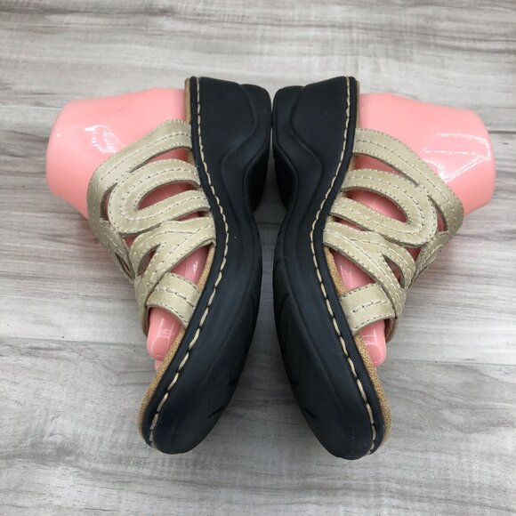 Clarks Sandals Womens 8.5M Tan Leather Slip On Comfort Shoes - Picture 5 of 12